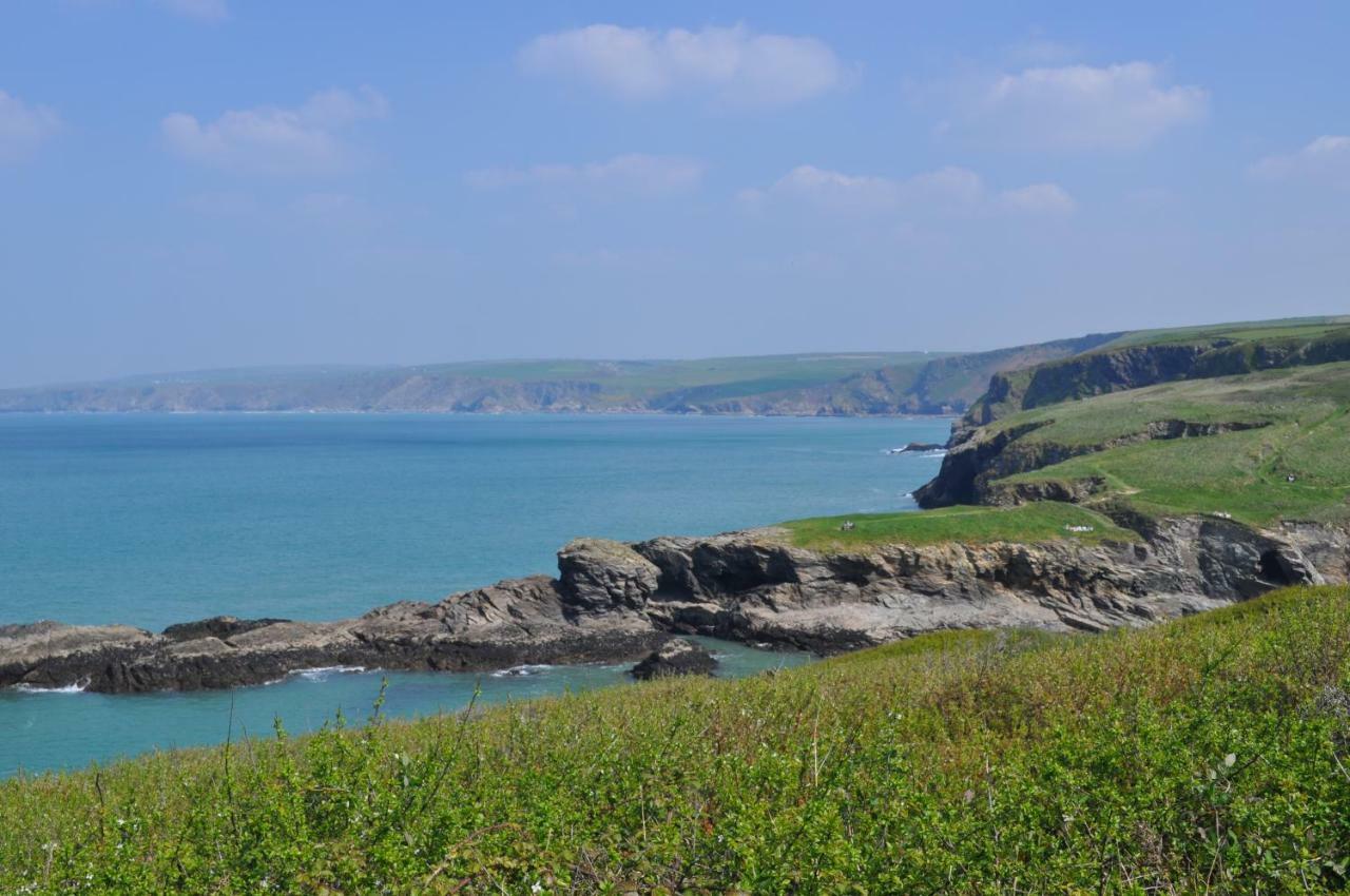 Отель Falmouth Bay Экстерьер фото